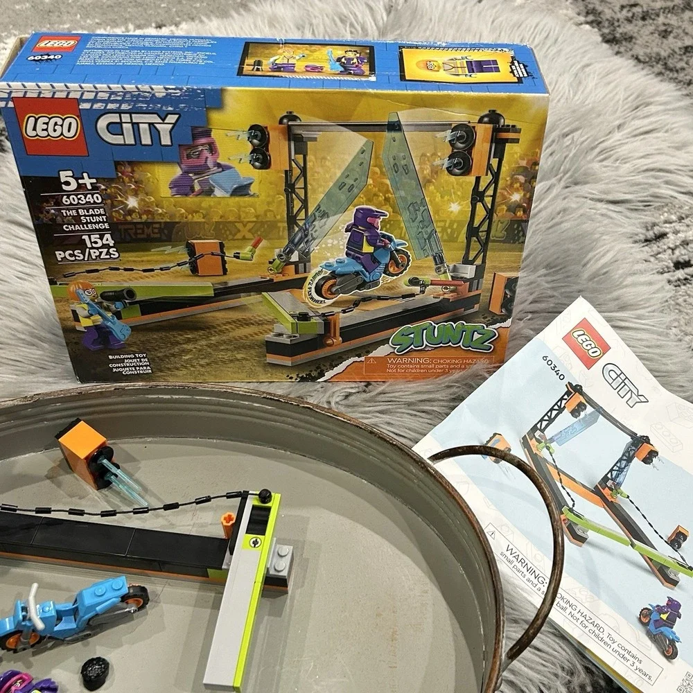 Lego City Stuntz Set 60340 The Blade Stunt Challenge w/Shirley‎ Keeper Complete